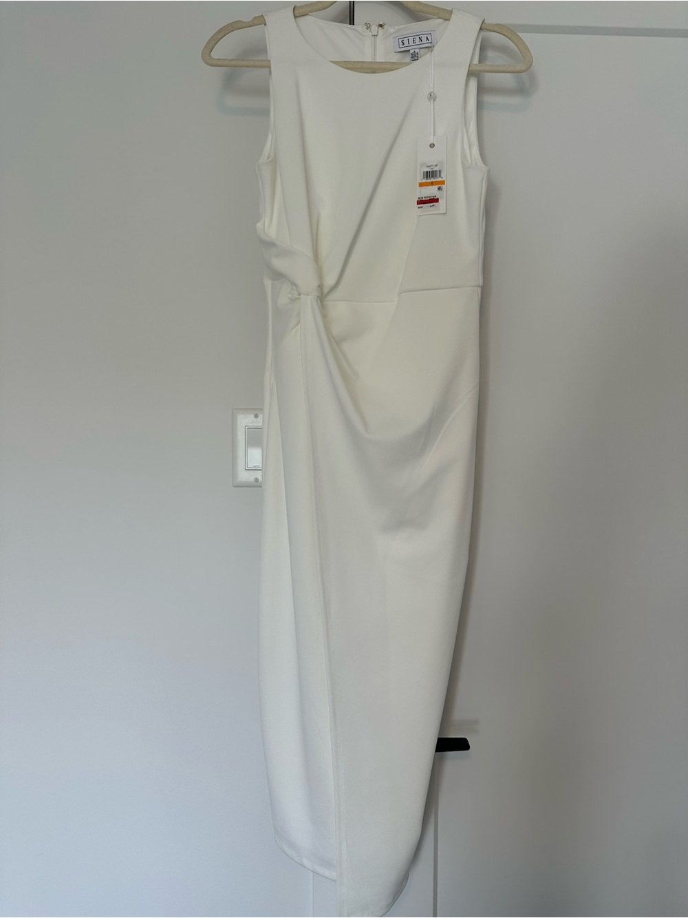 NWT Stellah White Sleeveless Knot Sheath Dress